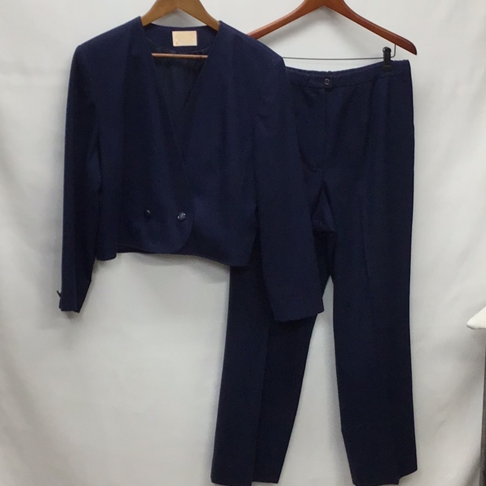 Pendleton Navy Blue 2 Piece Fully Lined Pant Suit. - image 2
